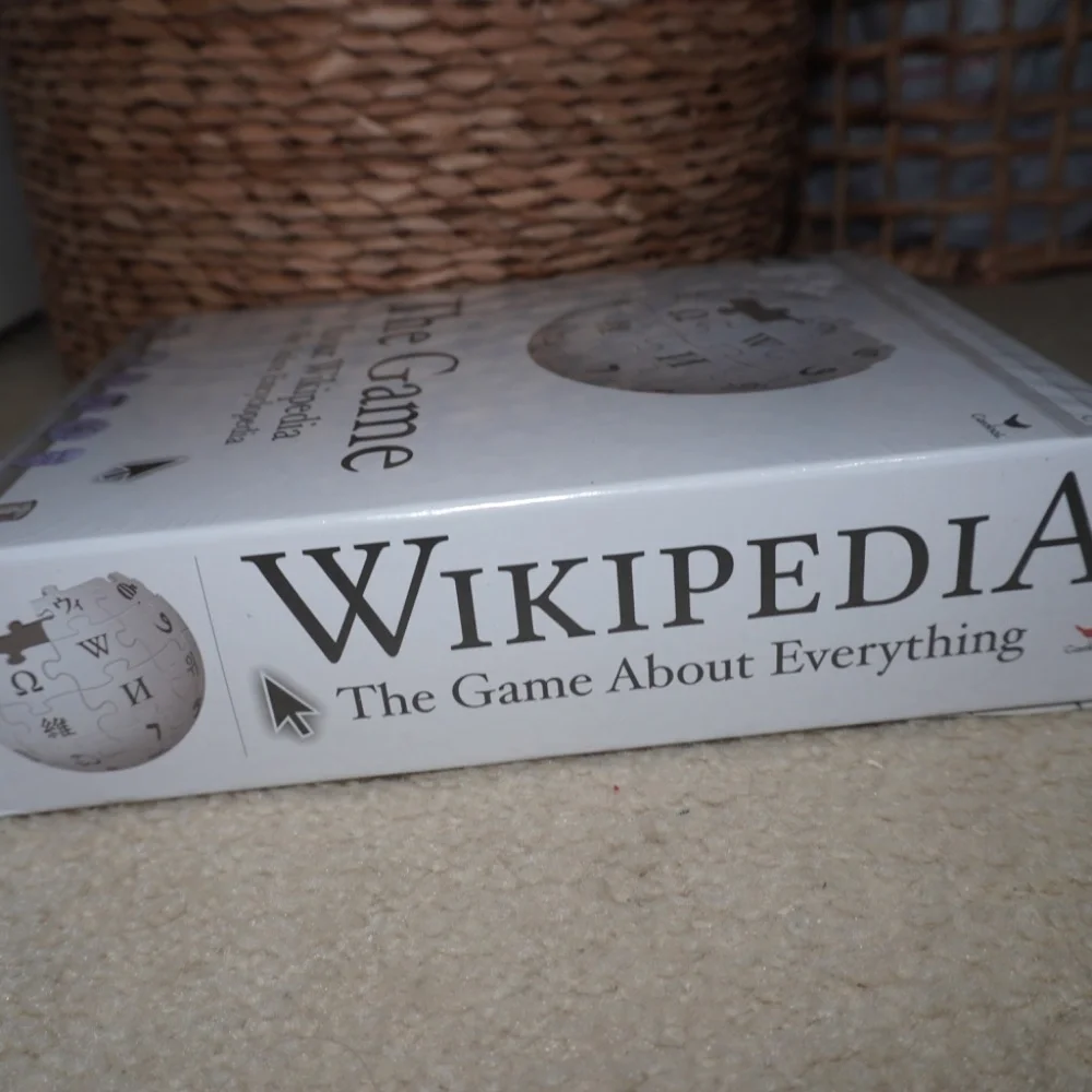 The Game About Wikipedia Online Encyclopedia Ages 8+ 2-4 players New Sealed